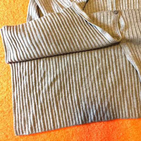 Mame Kurogouchi and Uniqlo collab 3D knit ribbed long cardigan NWT - Picture 4 of 12